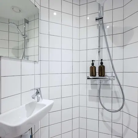 Brand New Aparment By The Lakes