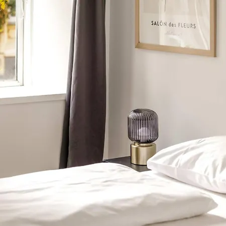 Brand New Aparment By The Lakes Апартаменты *