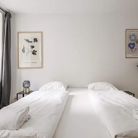 Brand New Aparment By The Lakes *