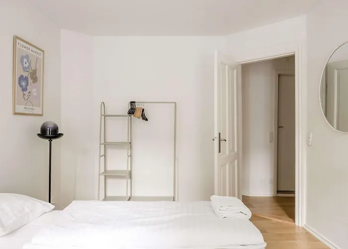 Апартаменты Brand New Aparment By The Lakes