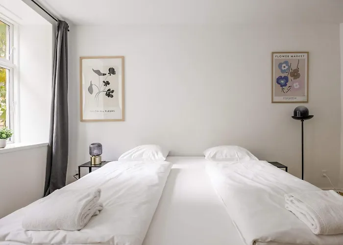 Brand New Aparment By The Lakes *