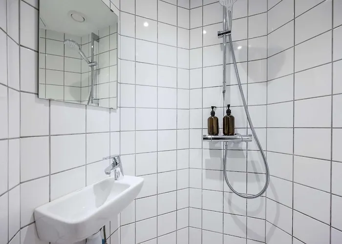 Brand New Aparment By The Lakes