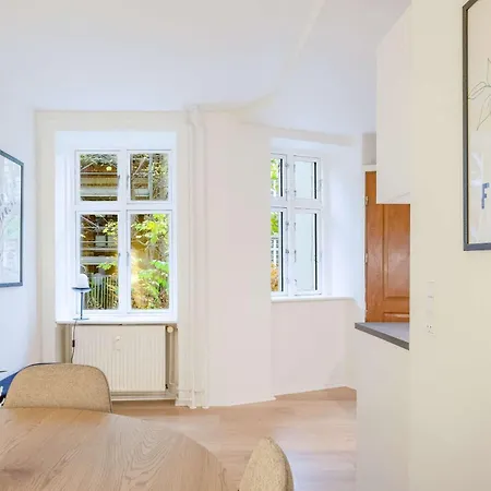 Brand New Aparment By The Lakes 아파트 *